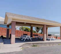 Quality Inn Sportsman Manor Motel Exterior