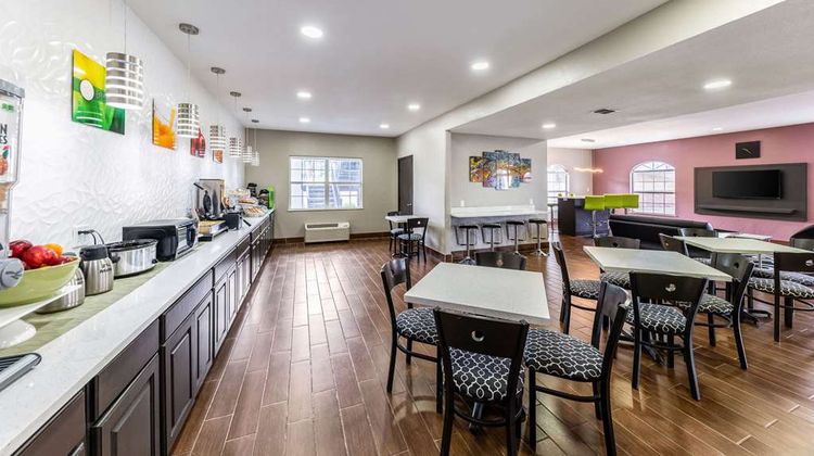 Quality Inn & Suites Canton Restaurant
