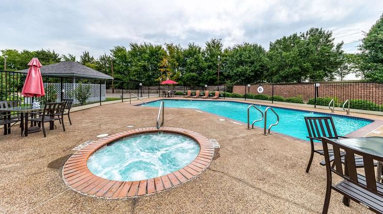 Quality Inn & Suites Canton Pool