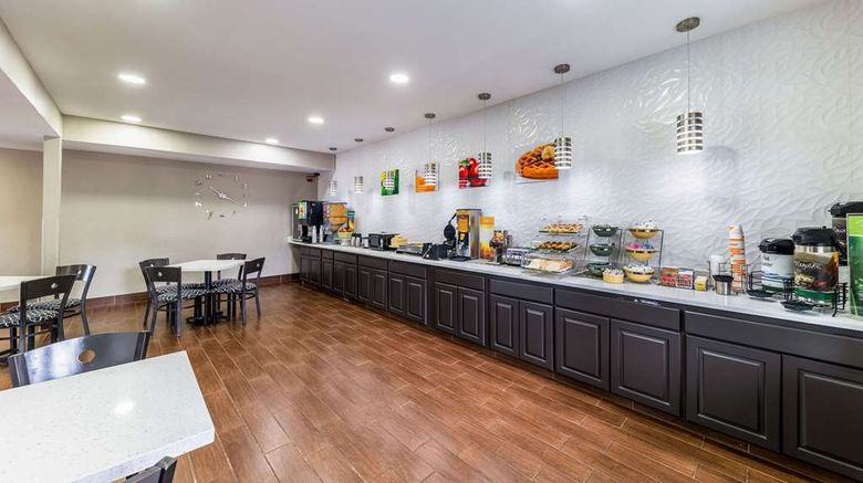 <b>Quality Inn & Suites Canton Restaurant</b>. Images powered by <a href="https://iceportal.shijigroup.com/" title="IcePortal" target="_blank">IcePortal</a>.