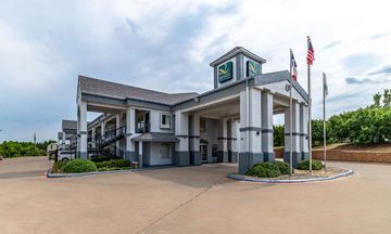 Quality Inn & Suites Canton