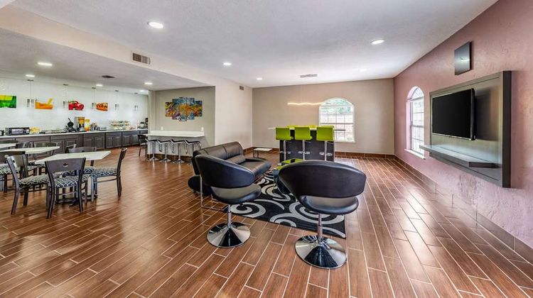 Quality Inn & Suites Canton Lobby