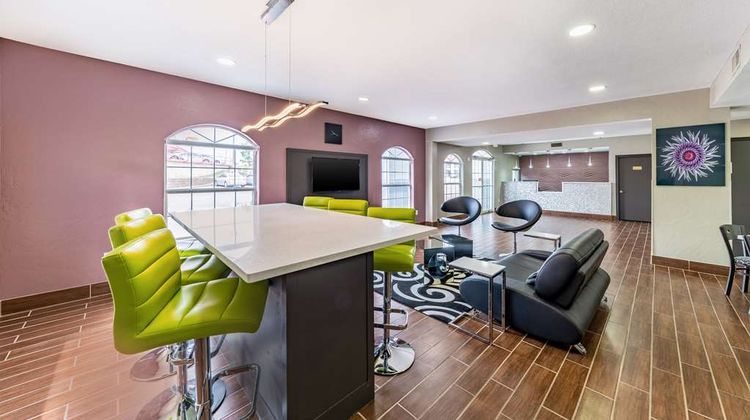 Quality Inn & Suites Canton Lobby