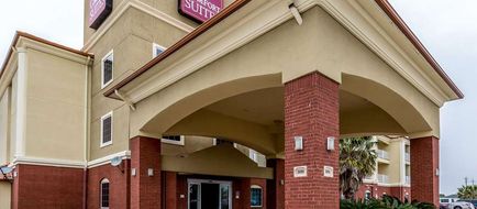 Comfort Suites Exterior