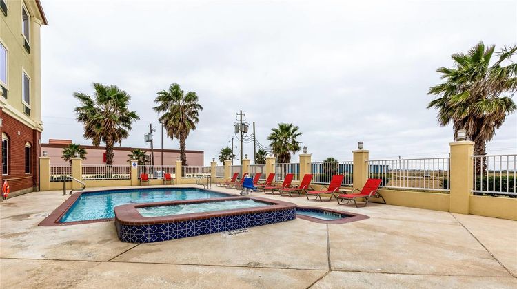 Comfort Suites Pool
