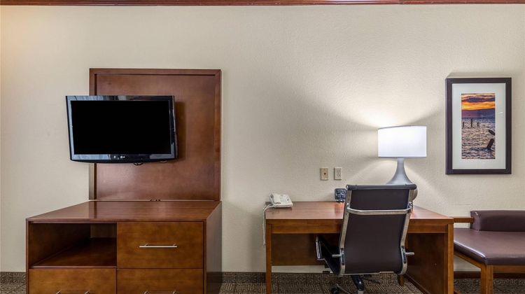 Comfort Suites Suite