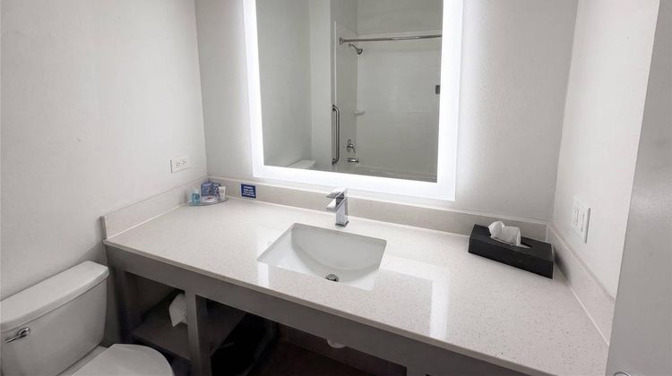 Comfort Suites Room