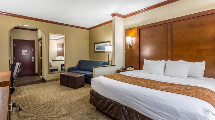 Comfort Suites Suite