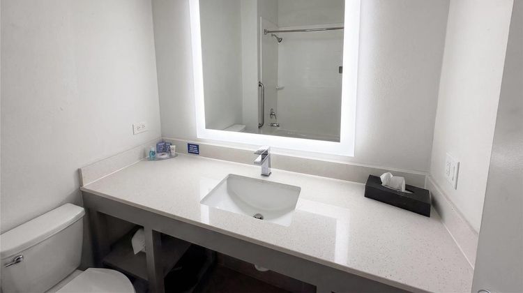 Comfort Suites Room