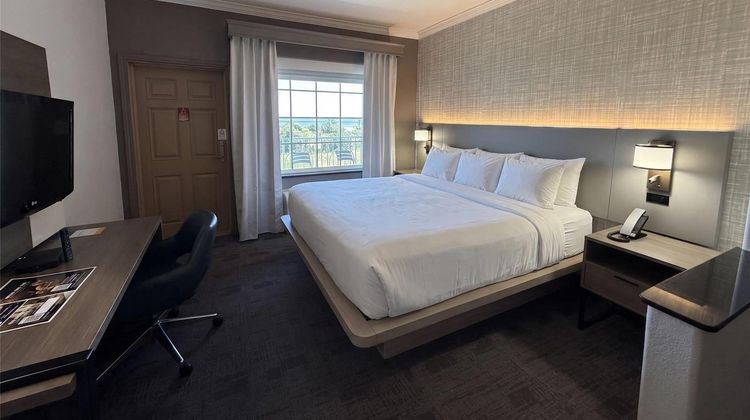 Comfort Suites Suite