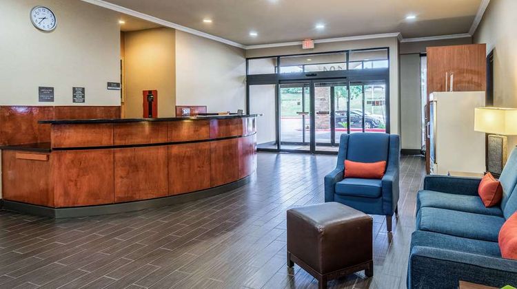 Comfort Suites Near Texas State Univ. Lobby
