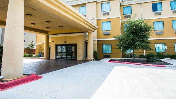 Sleep Inn & Suites Exterior