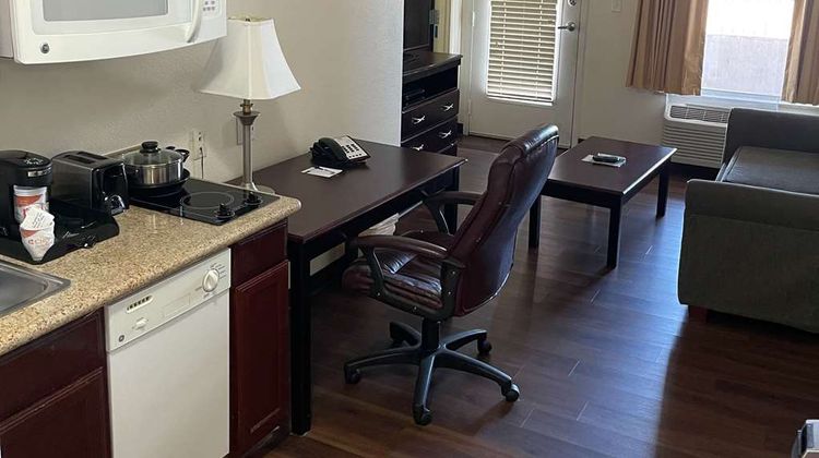 MainStay Suites Texas Medical Center Room