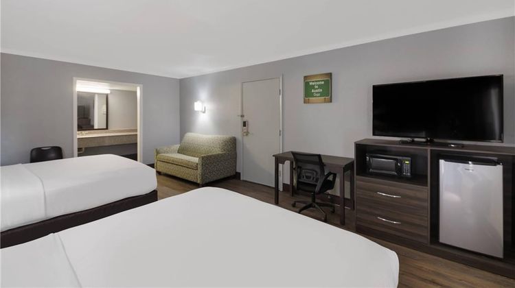 Econo Lodge Austin North near The Domain Suite