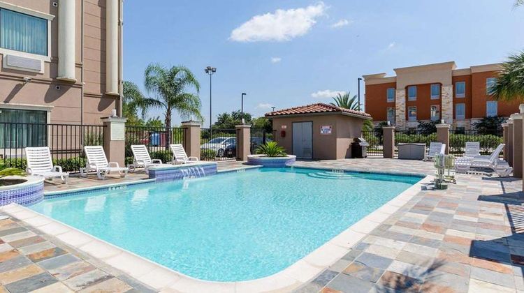 Comfort Inn and Suites Winnie Pool