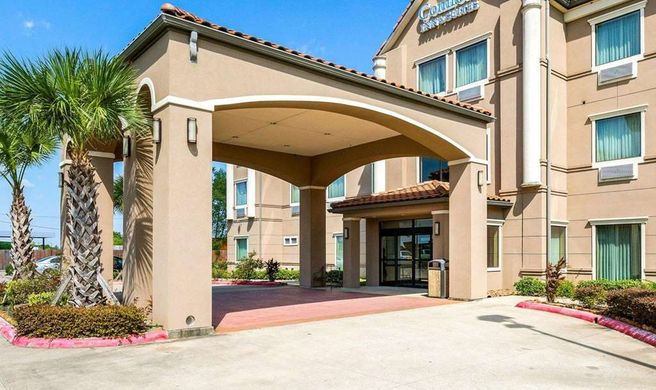 Comfort Inn and Suites Winnie Exterior