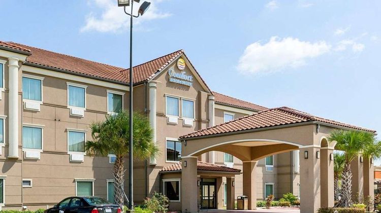Comfort Inn and Suites Winnie Exterior