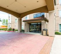 Comfort Inn and Suites Winnie Exterior