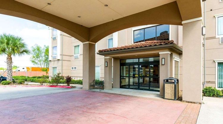 Comfort Inn and Suites Winnie Exterior