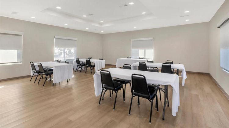Comfort Inn and Suites Red Oak Meeting