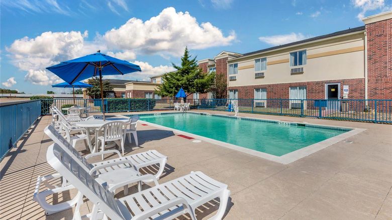 <b>Comfort Inn and Suites Red Oak Pool</b>. Images powered by <a href="https://iceportal.shijigroup.com/" title="IcePortal" target="_blank">IcePortal</a>.