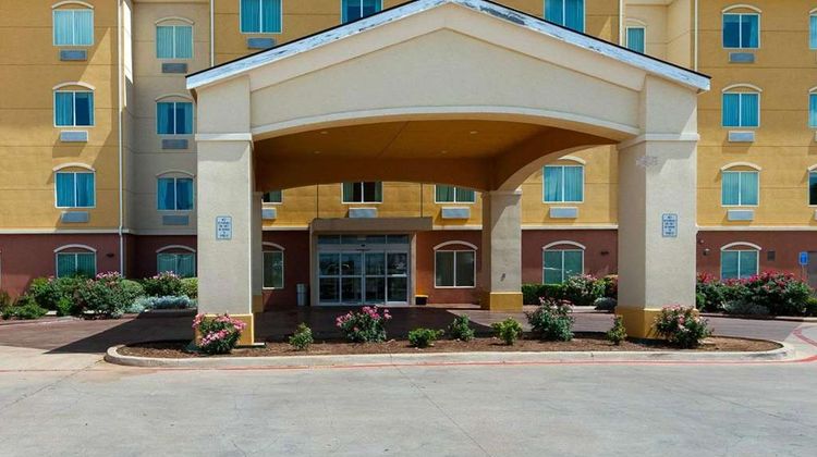 Comfort Suites University Exterior