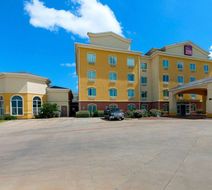 Comfort Suites University Exterior