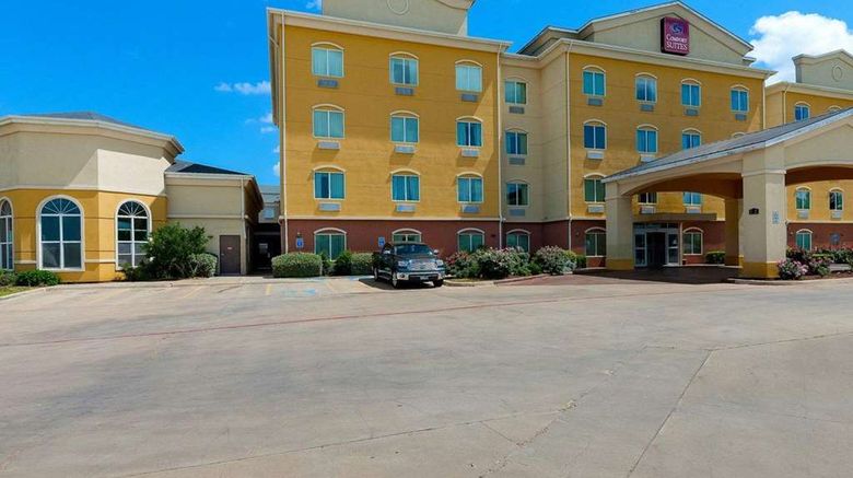 <b>Comfort Suites University Exterior</b>. Images powered by <a href="https://iceportal.shijigroup.com/" title="IcePortal" target="_blank">IcePortal</a>.
