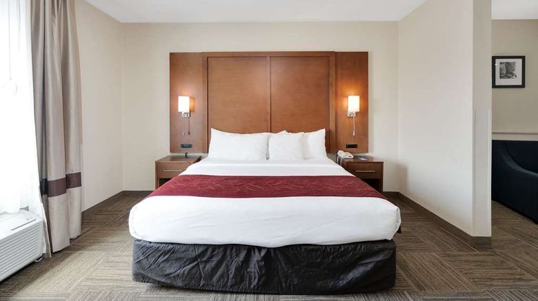 <b>Comfort Suites University Suite</b>. Images powered by <a href="https://iceportal.shijigroup.com/" title="IcePortal" target="_blank">IcePortal</a>.