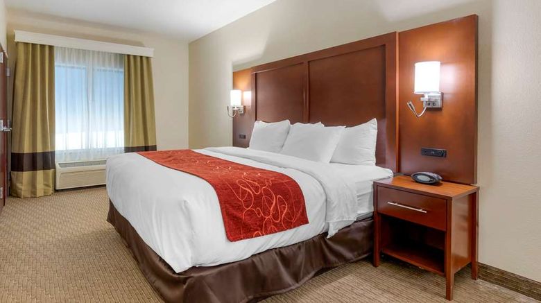 <b>Comfort Suites Suite</b>. Images powered by <a href="https://iceportal.shijigroup.com/" title="IcePortal" target="_blank">IcePortal</a>.