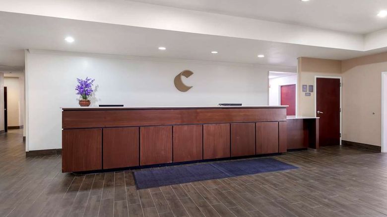 <b>Comfort Suites Lobby</b>. Images powered by <a href="https://iceportal.shijigroup.com/" title="IcePortal" target="_blank">IcePortal</a>.