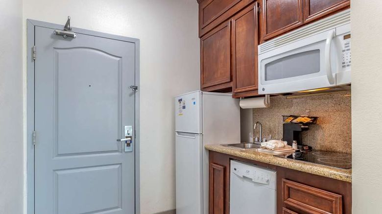 <b>MainStay Suites Room</b>. Images powered by <a href="https://iceportal.shijigroup.com/" title="IcePortal" target="_blank">IcePortal</a>.