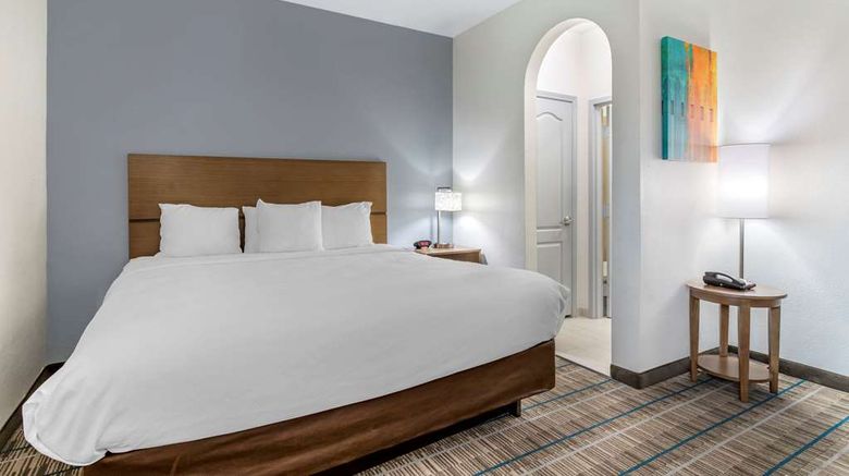 <b>MainStay Suites Room</b>. Images powered by <a href="https://iceportal.shijigroup.com/" title="IcePortal" target="_blank">IcePortal</a>.