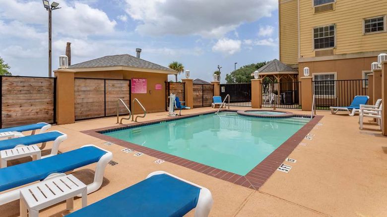 <b>MainStay Suites Pool</b>. Images powered by <a href="https://iceportal.shijigroup.com/" title="IcePortal" target="_blank">IcePortal</a>.