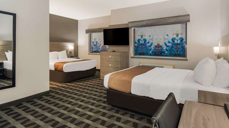 Quality Inn & Suites Waco Suite