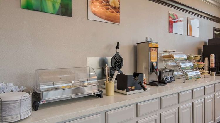 Quality Inn & Suites Waco Restaurant