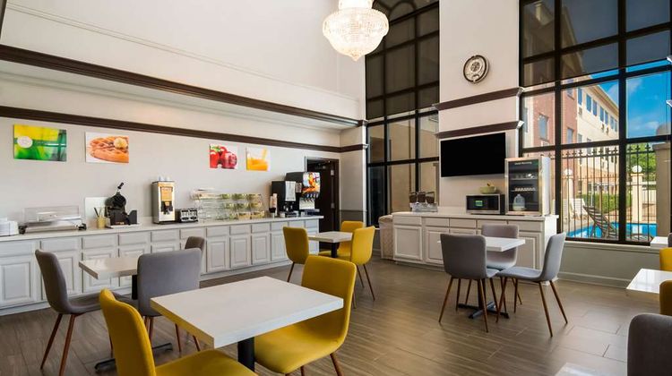 Quality Inn & Suites Waco Restaurant