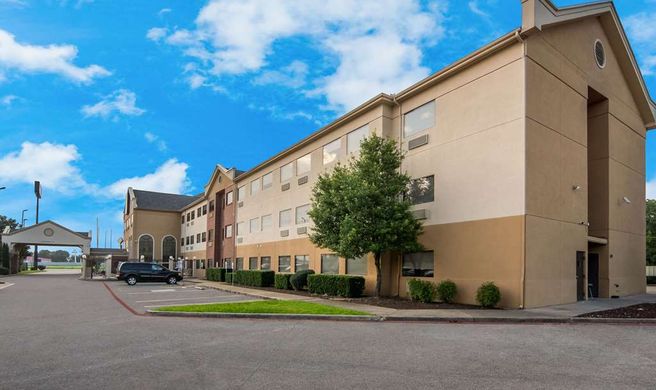 Quality Inn & Suites Waco Exterior