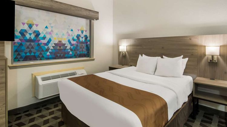 Quality Inn & Suites Waco Suite