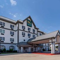 Quality Inn & Suites I-35 E/Walnut Hill
