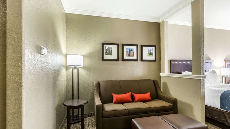 Comfort Suites IAH Airport Beltway 8 Suite