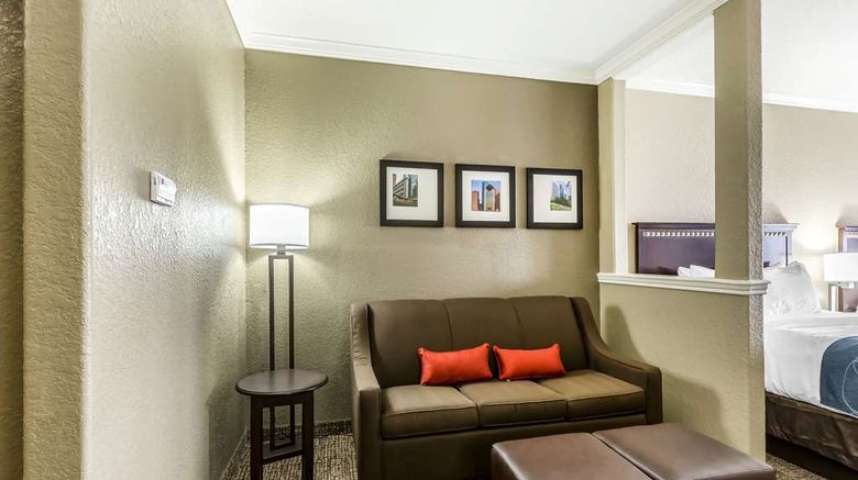 <b>Comfort Suites IAH Airport Beltway 8 Suite</b>. Images powered by <a href="https://iceportal.shijigroup.com/" title="IcePortal" target="_blank">IcePortal</a>.