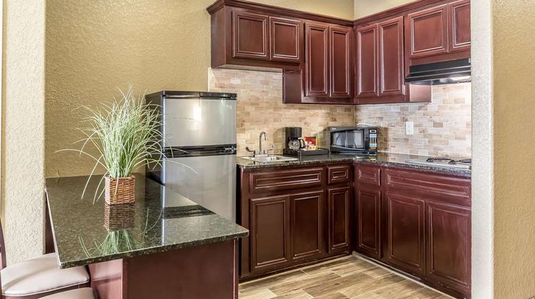 <b>Comfort Suites IAH Airport Beltway 8 Suite</b>. Images powered by <a href="https://iceportal.shijigroup.com/" title="IcePortal" target="_blank">IcePortal</a>.