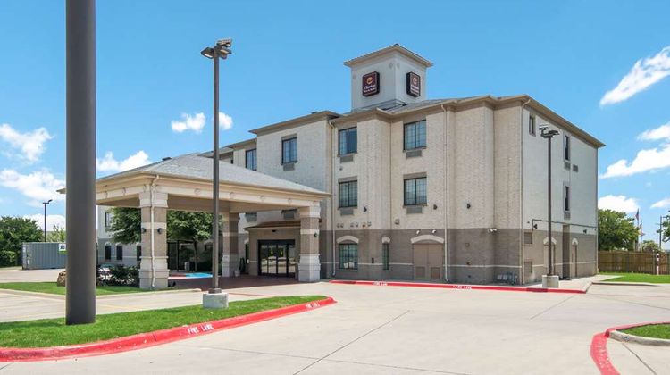 Clarion Inn & Suite Exterior