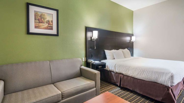 Clarion Inn & Suite Room