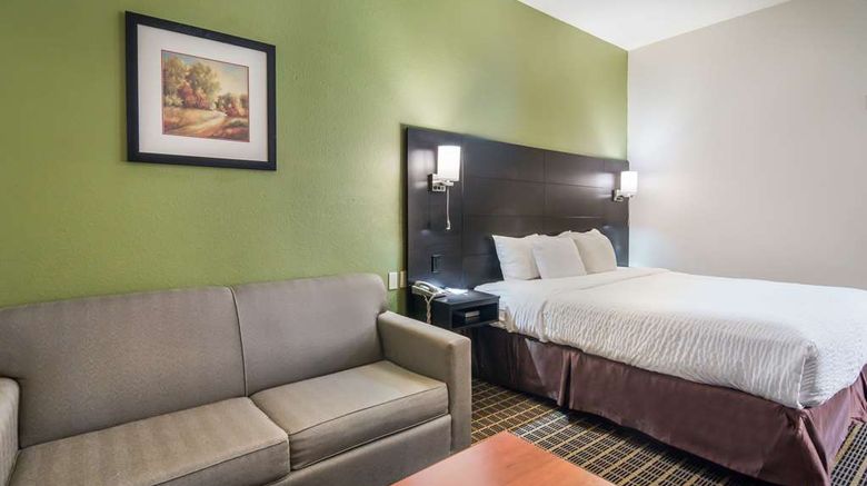 <b>Clarion Inn & Suite Room</b>. Images powered by <a href="https://iceportal.shijigroup.com/" title="IcePortal" target="_blank">IcePortal</a>.