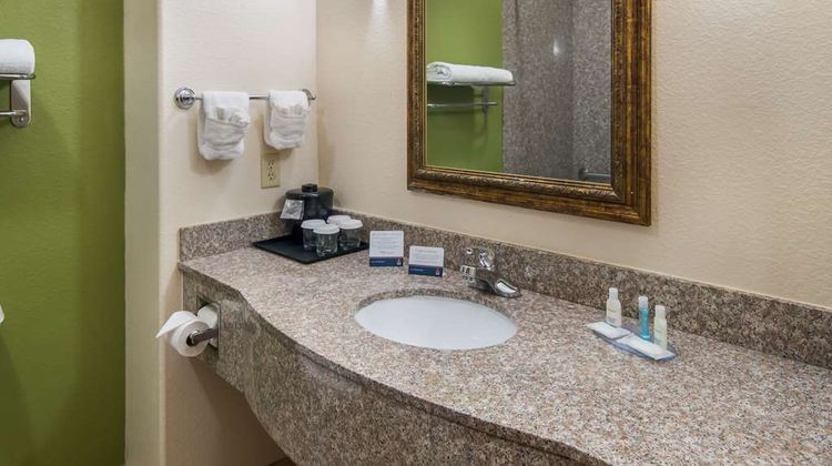 Clarion Inn & Suite Suite