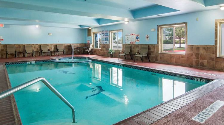 Clarion Inn & Suite Pool