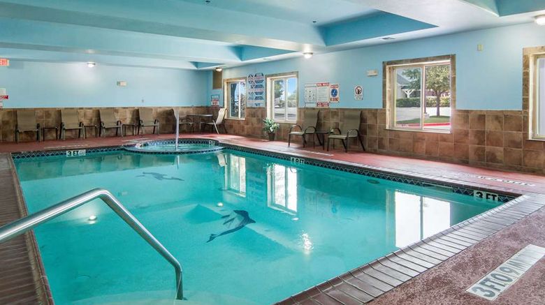 <b>Clarion Inn & Suite Pool</b>. Images powered by <a href="https://iceportal.shijigroup.com/" title="IcePortal" target="_blank">IcePortal</a>.