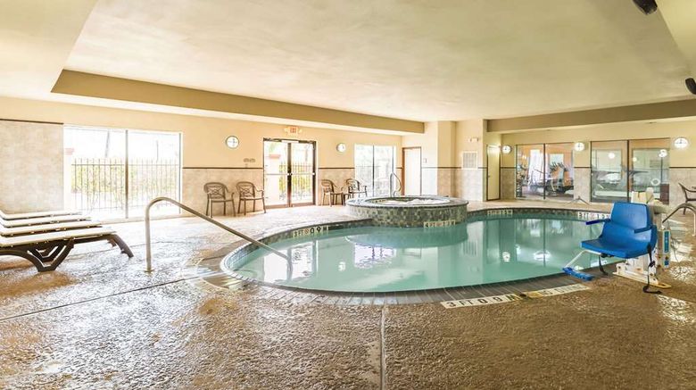 <b>Comfort Suites Pool</b>. Images powered by <a href="https://iceportal.shijigroup.com/" title="IcePortal" target="_blank">IcePortal</a>.